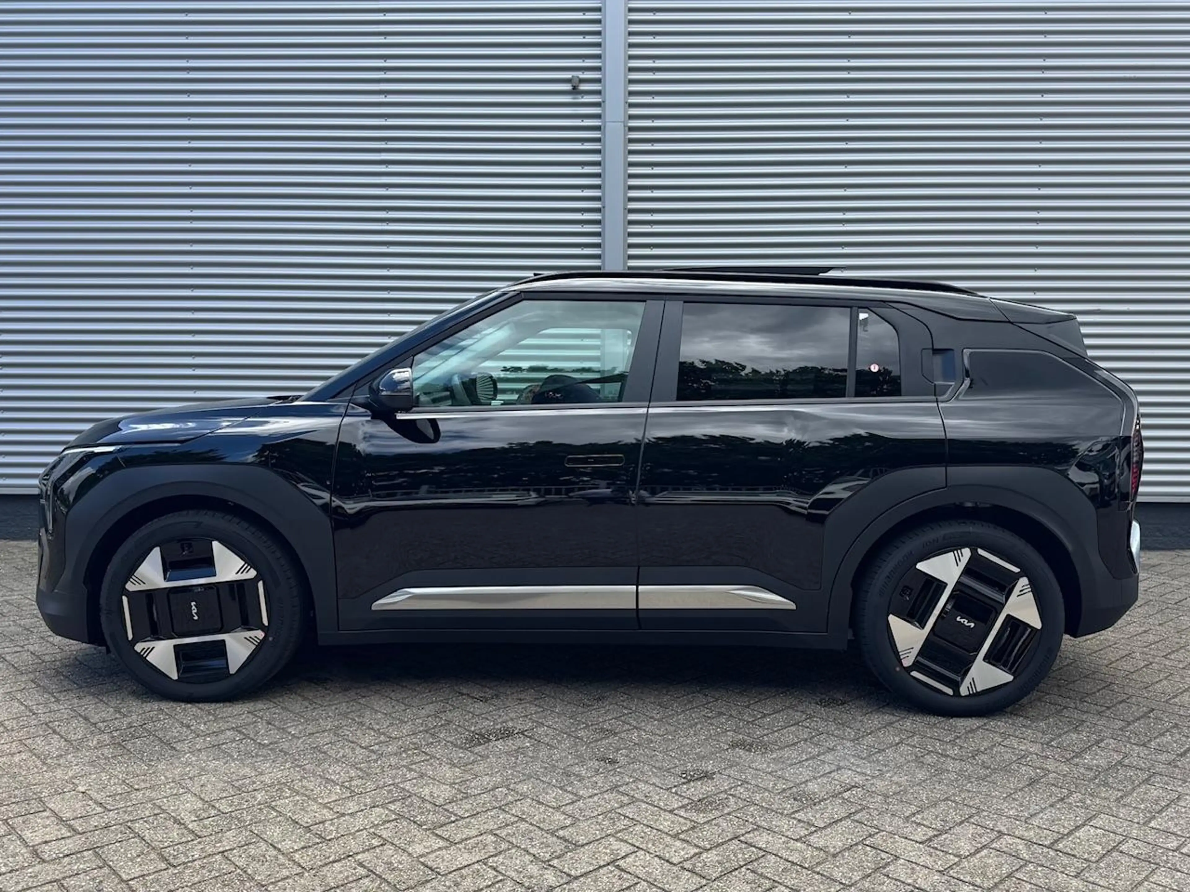 Kia EV3 81,4 kWh 204pk Plus Advanced | Schuif/Kanteldak | — photo 2