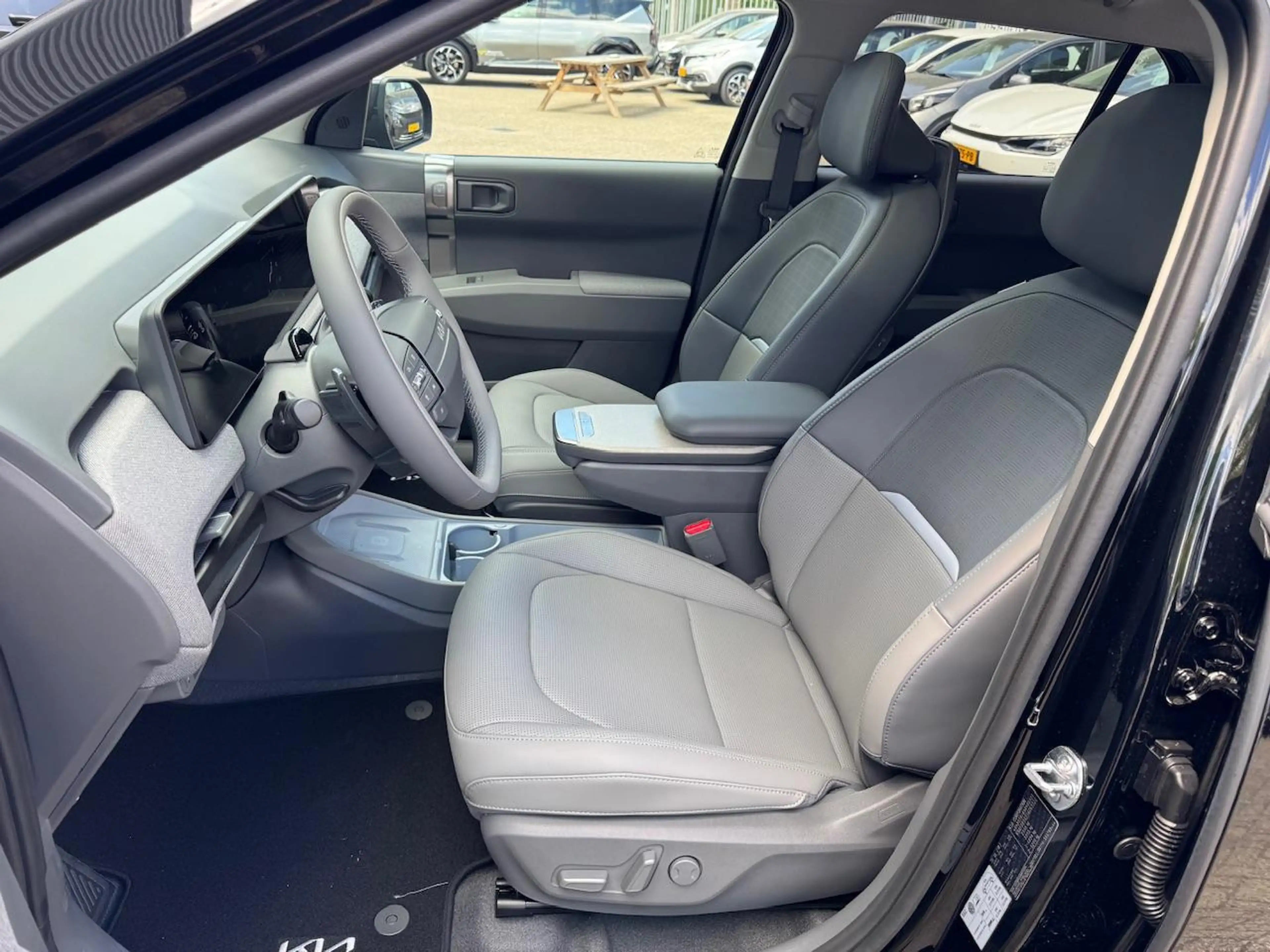 Kia EV3 81,4 kWh 204pk Plus Advanced | Schuif/Kanteldak | — photo 9