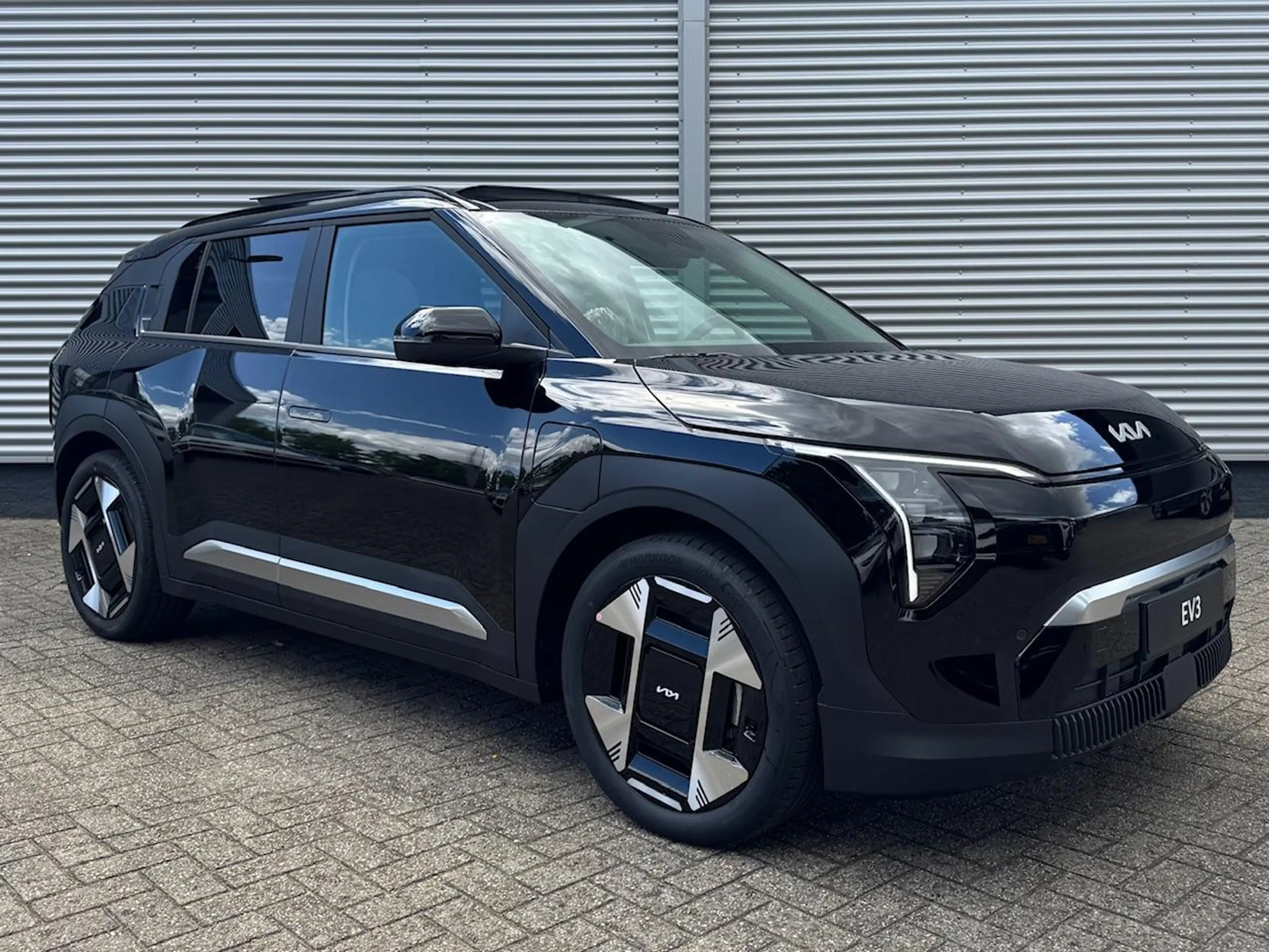 Kia EV3 81,4 kWh 204pk Plus Advanced | Schuif/Kanteldak | — photo 7