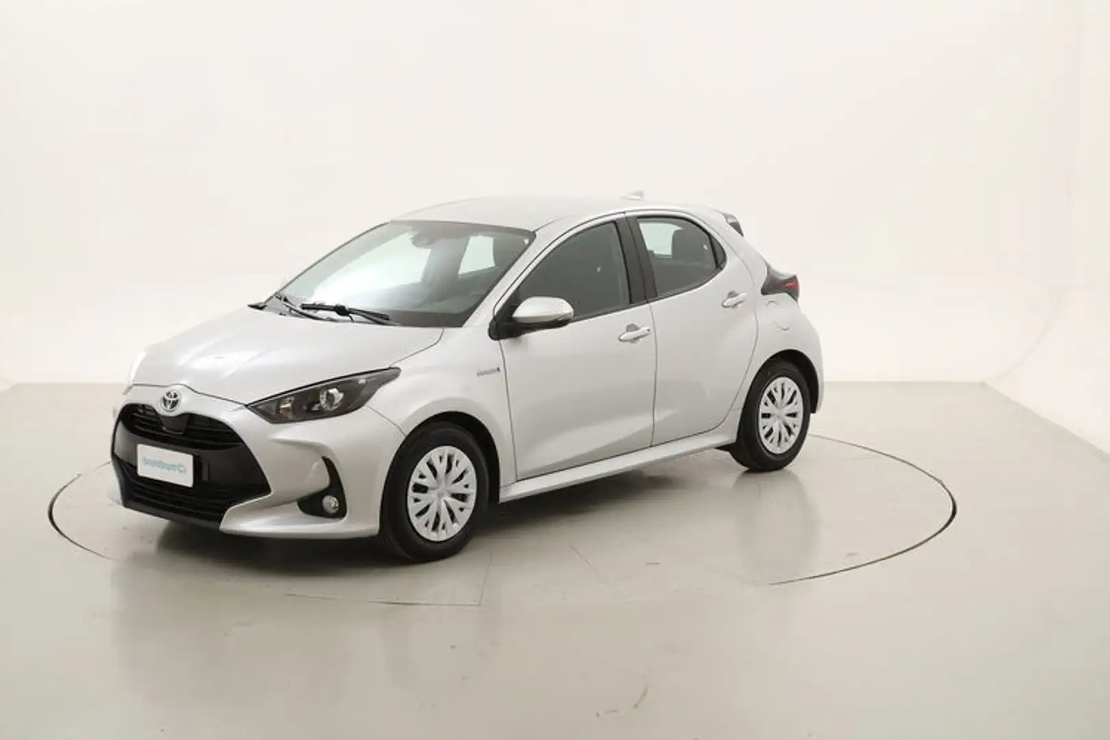 Toyota Yaris Hybrid Business 1.5 Full Hybrid 116CV Gümüş rengi - 1