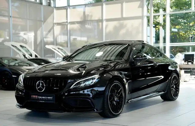 Mercedes-Benz C 63 Amg view 4