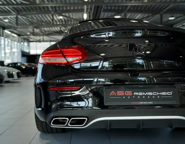 Mercedes-Benz C 63 Amg view 11