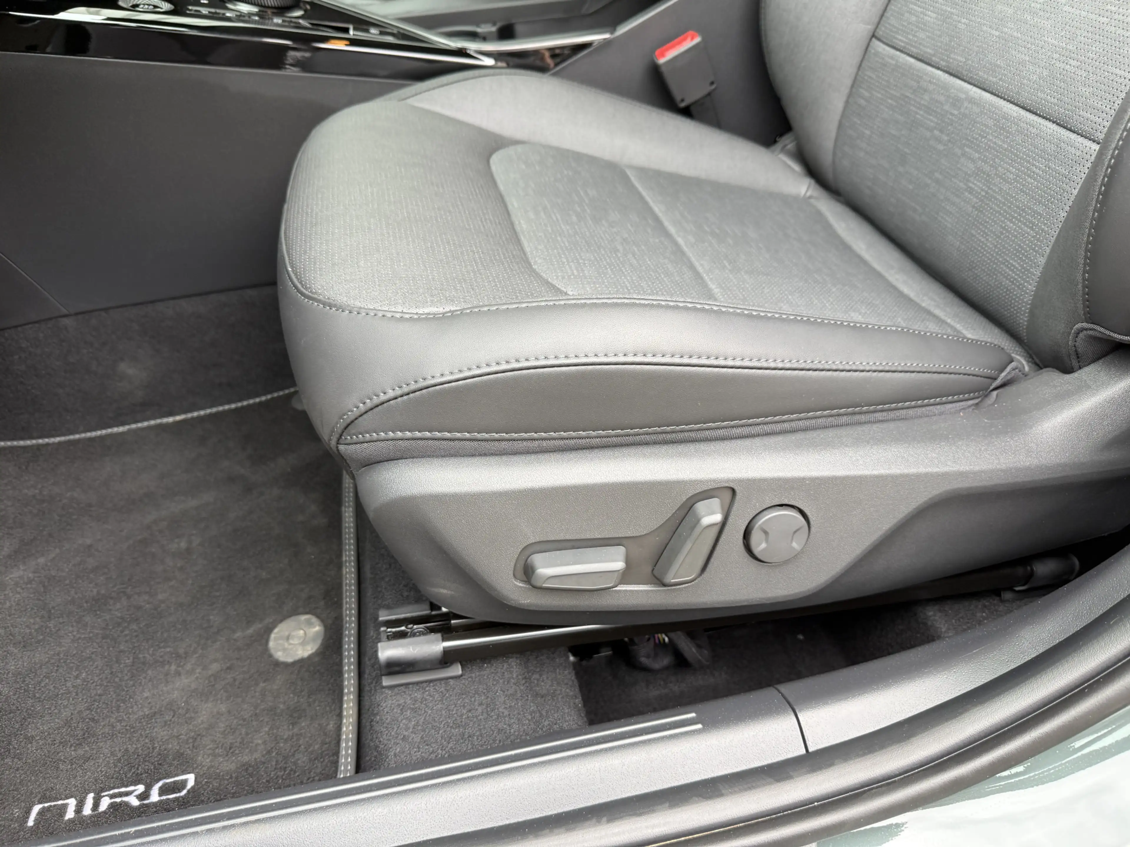 Kia Niro 1.6 GDi Hybrid ExecutiveLine Navi Camera Memory St — photo 32