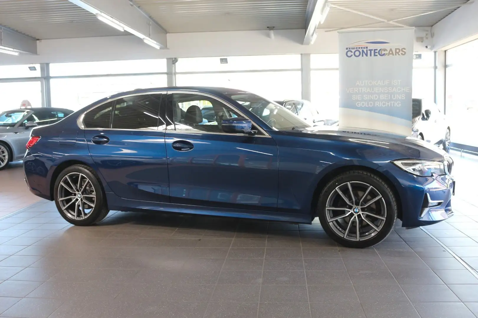 BMW 320 320i Lim.xDrive Luxury Line AHK DAP LED GSD SH Blau - 1