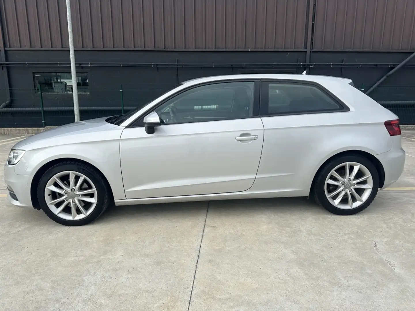 Audi A3 1.4 TFSI Ambiente 122 Gris - 2