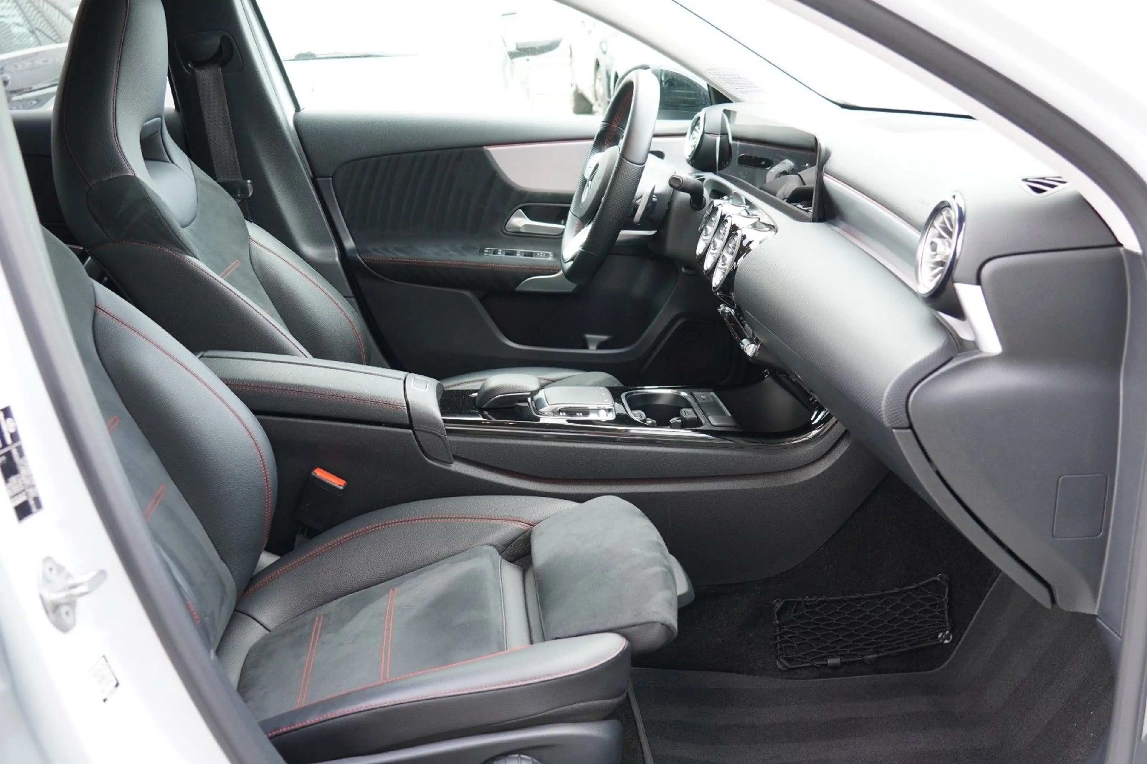 Mercedes-Benz A 250 AMG Line MIT 3 JAHREN GARANTIE !!! — photo 11