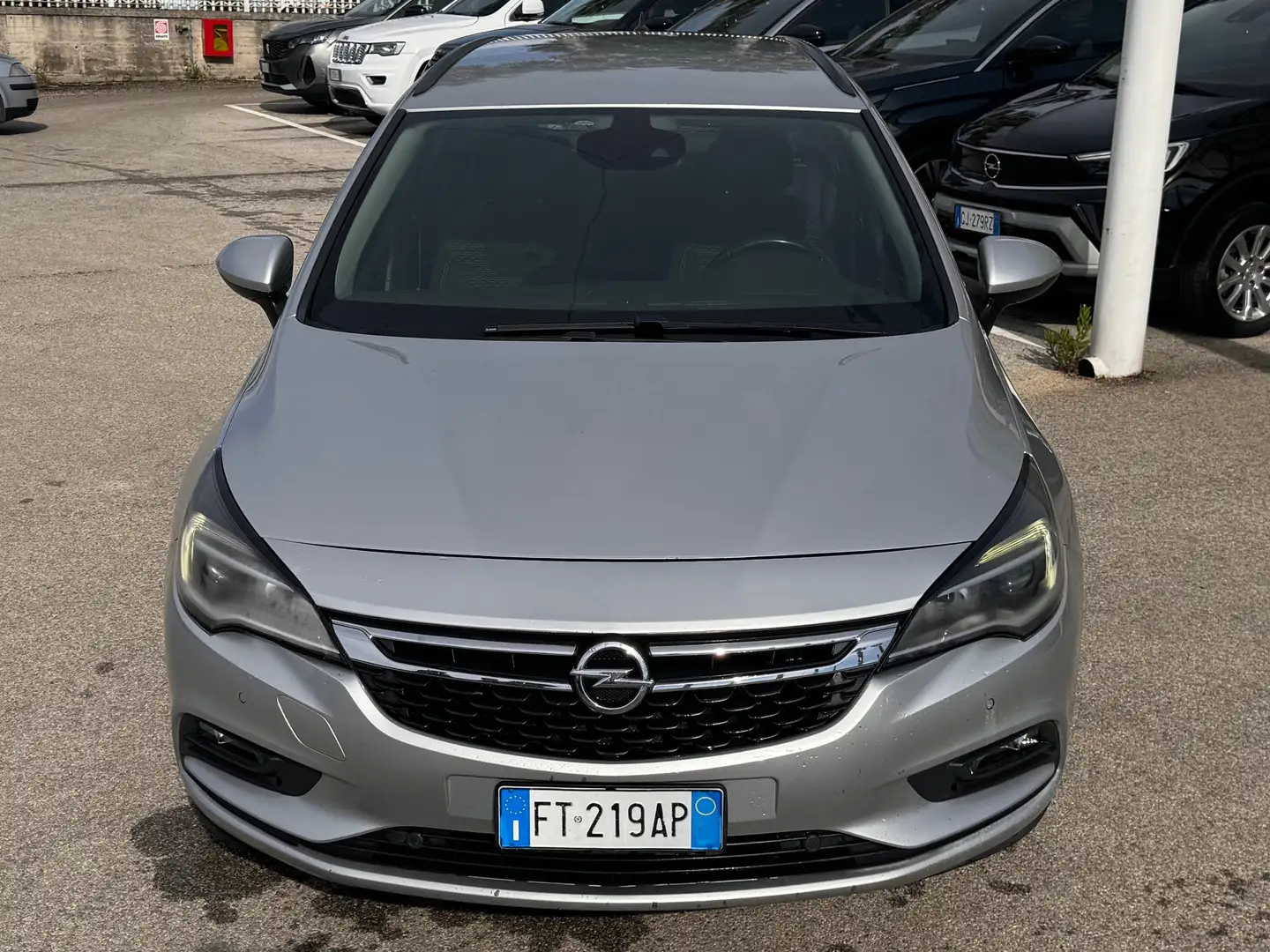 Opel Astra Astra Sports Tourer 1.6 cdti Innovation 136cv auto Plateado - 2