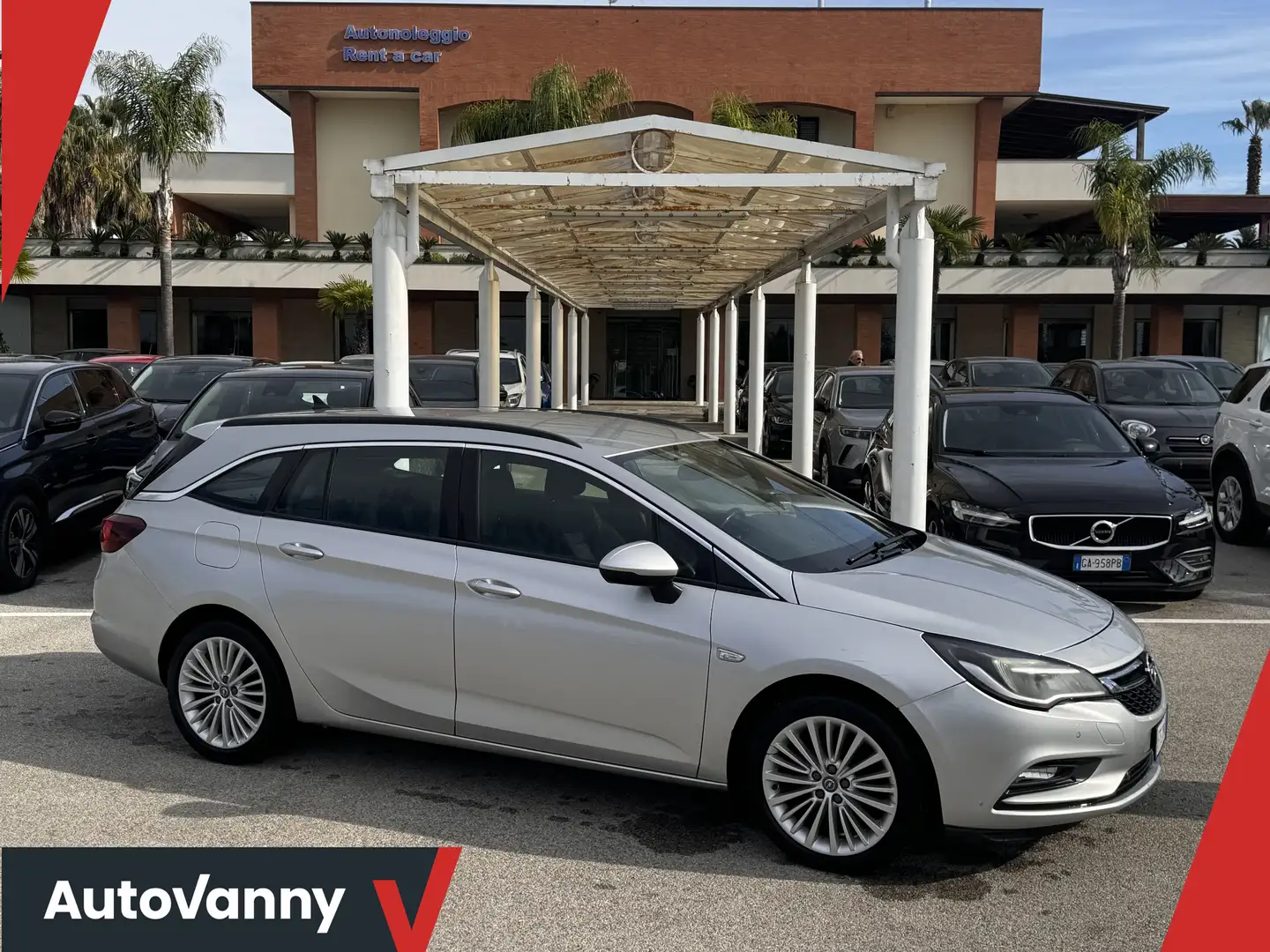 Opel Astra Astra Sports Tourer 1.6 cdti Innovation 136cv auto Plateado - 1