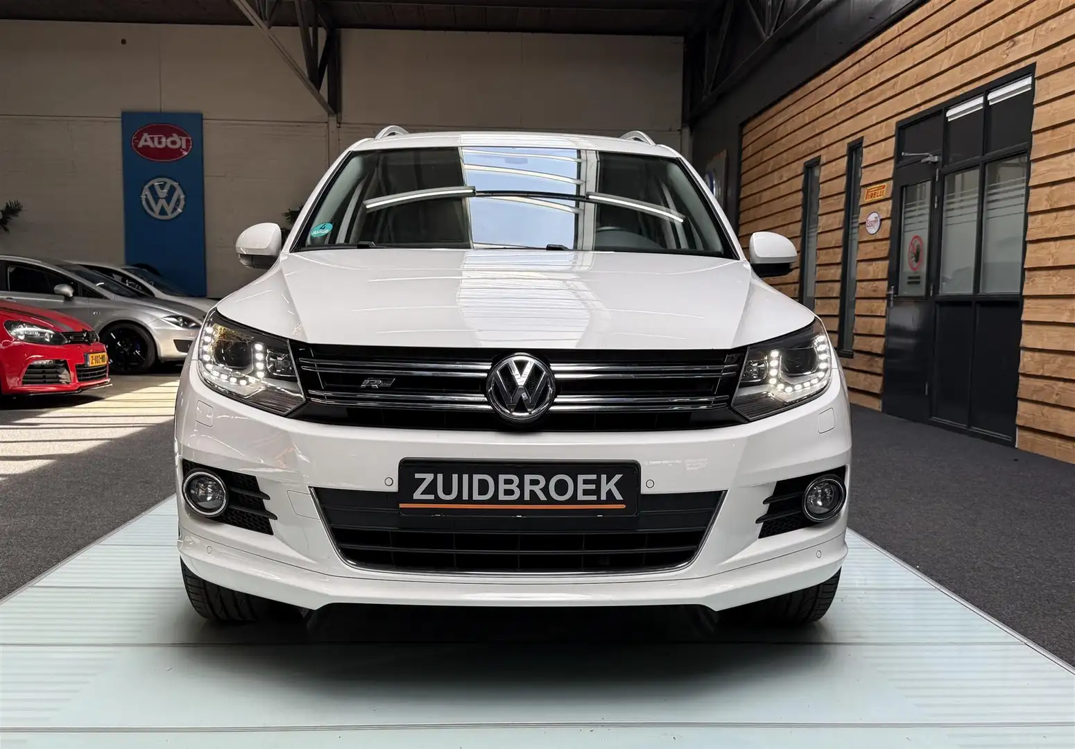 Volkswagen Tiguan 1.4 TSI R-Line 86DKM Xenon Led Wit - 2
