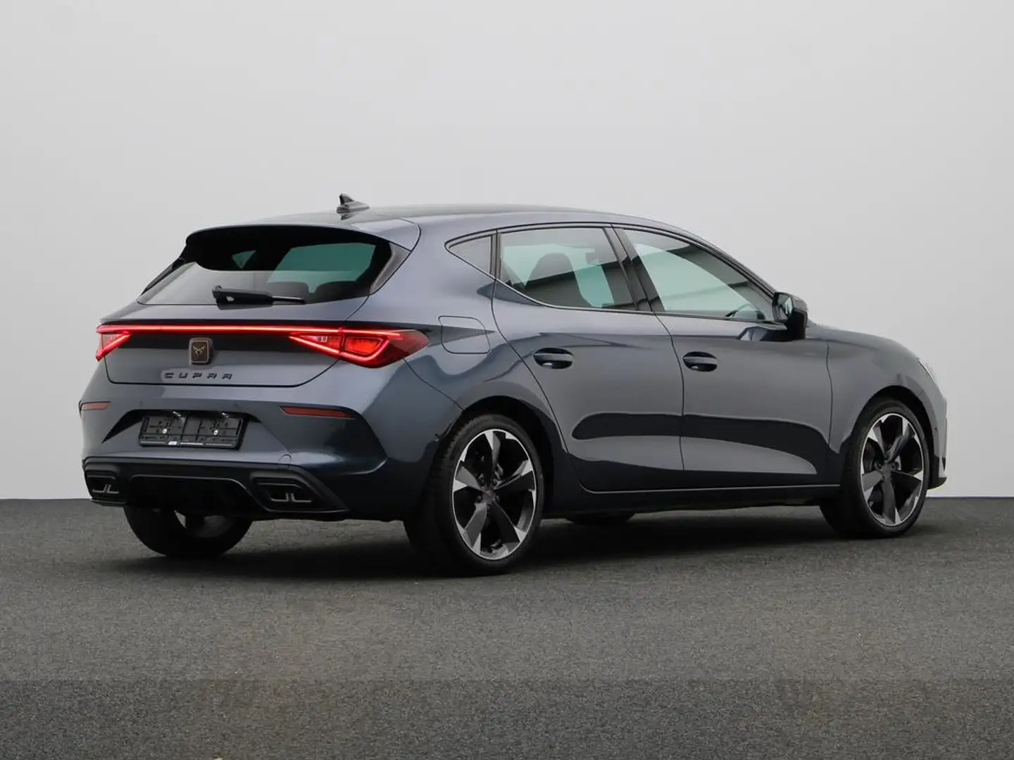 CUPRA Leon 1.5 eTSI 150pk DSG AUTOMAAT Gris - 2