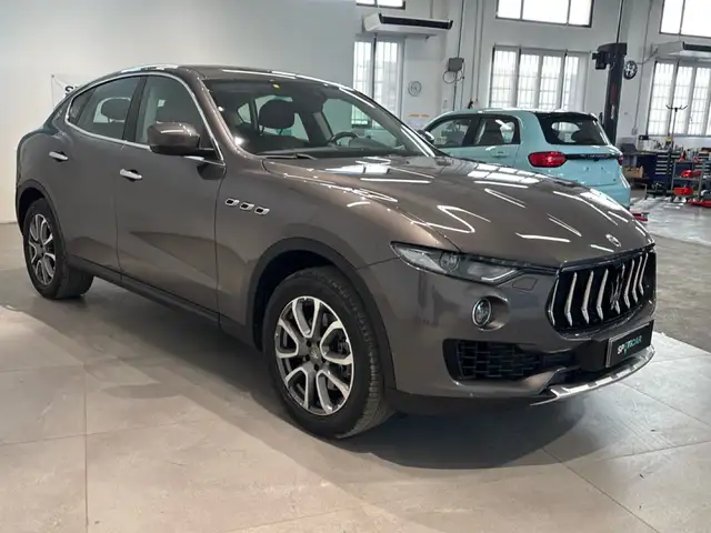 Maserati Levante view 3