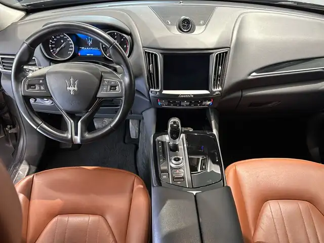Maserati Levante view 10