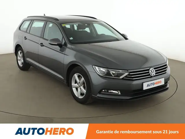 Volkswagen Passat view 8
