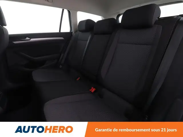 Volkswagen Passat view 15