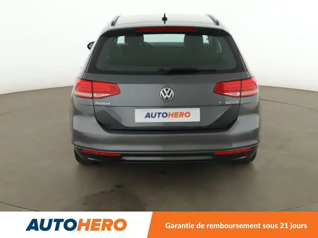 Volkswagen Passat view 5