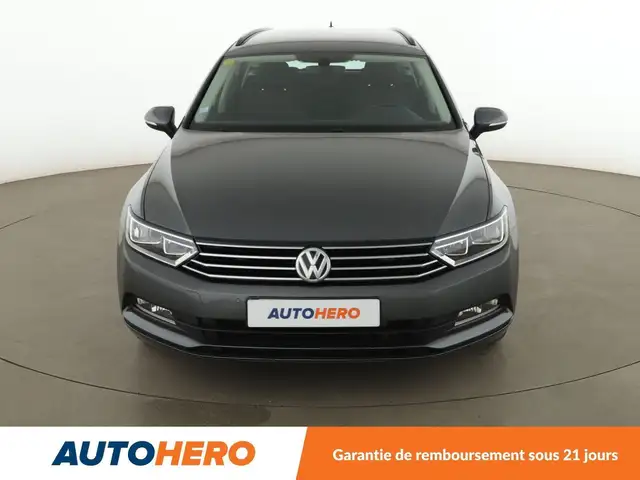 Volkswagen Passat view 9
