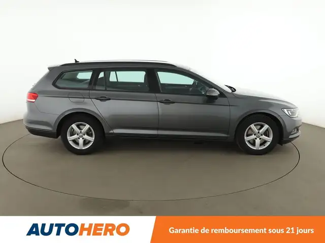 Volkswagen Passat view 7