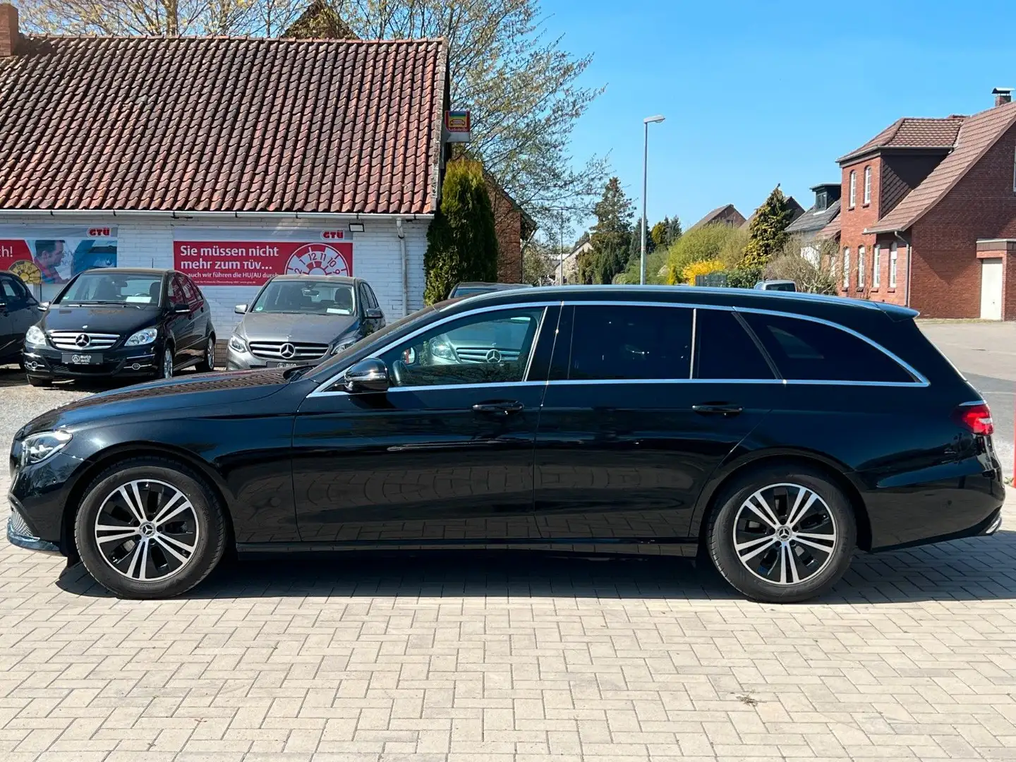 Mercedes-Benz E 200 T Autom.+LED+WIDESCREEN+TÜV neu+Ambientel. Noir - 2