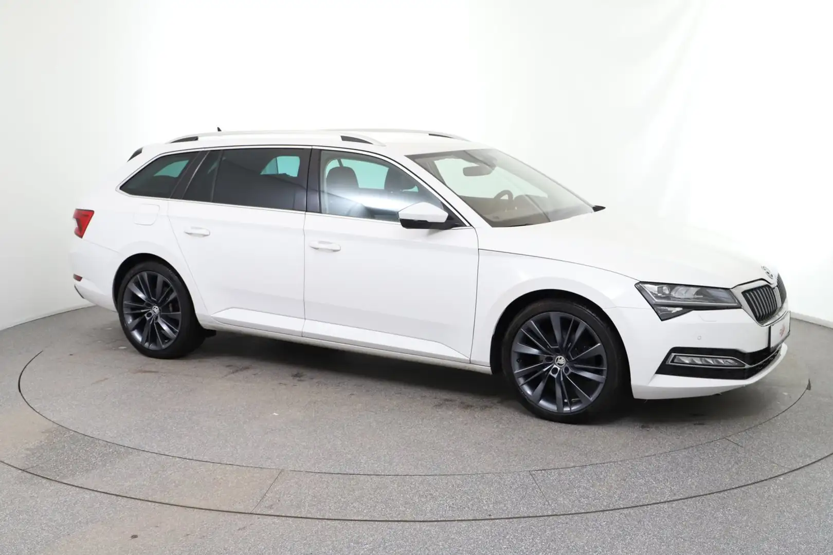 Skoda Superb Škoda Superb Kombi 2,0 TDI 4x4 Style DSG Weiß - 2