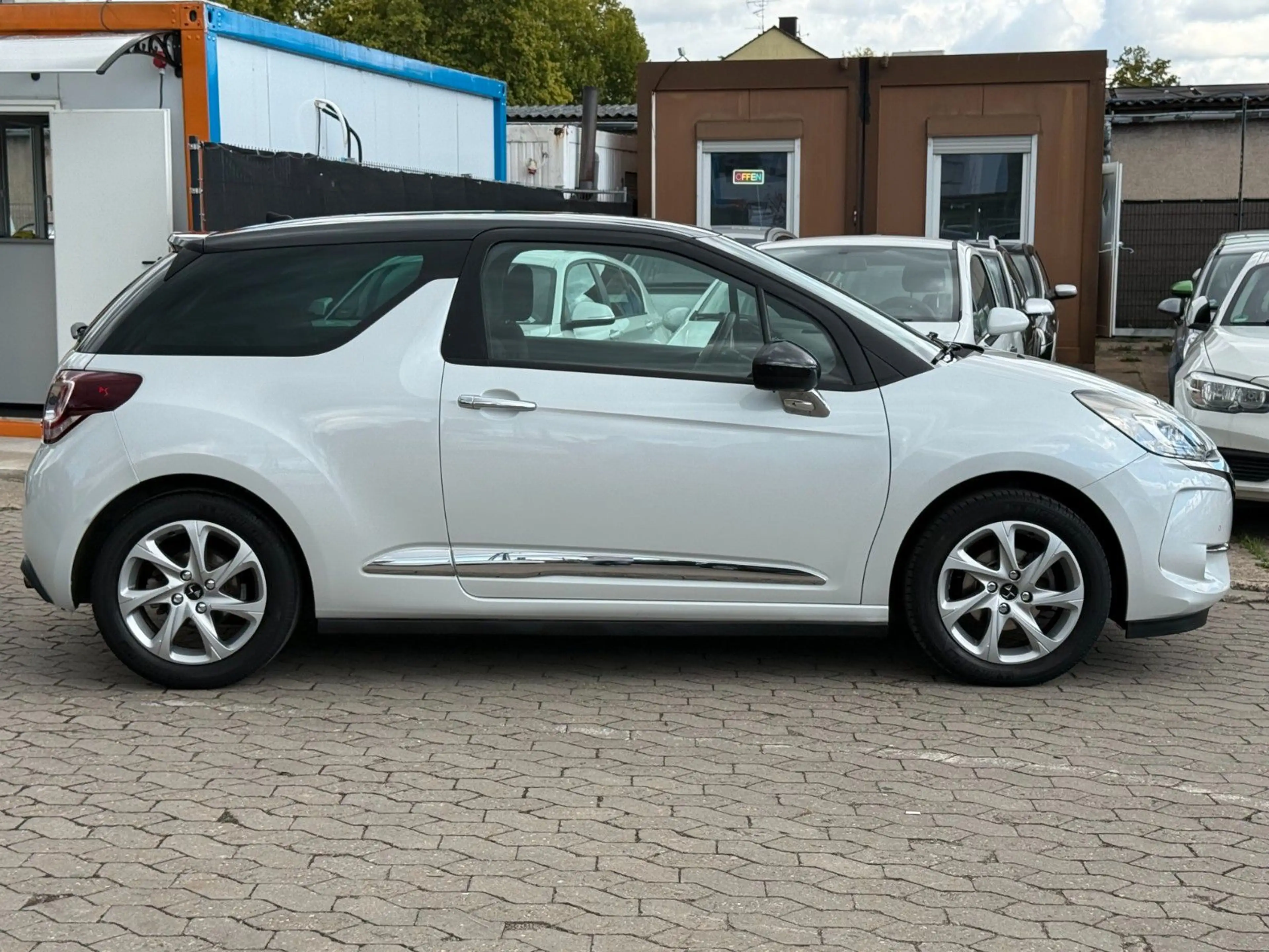 DS Automobiles DS 3 SportChic / AUTOMATIK / KAMERA / UNFALLFREI — photo 3