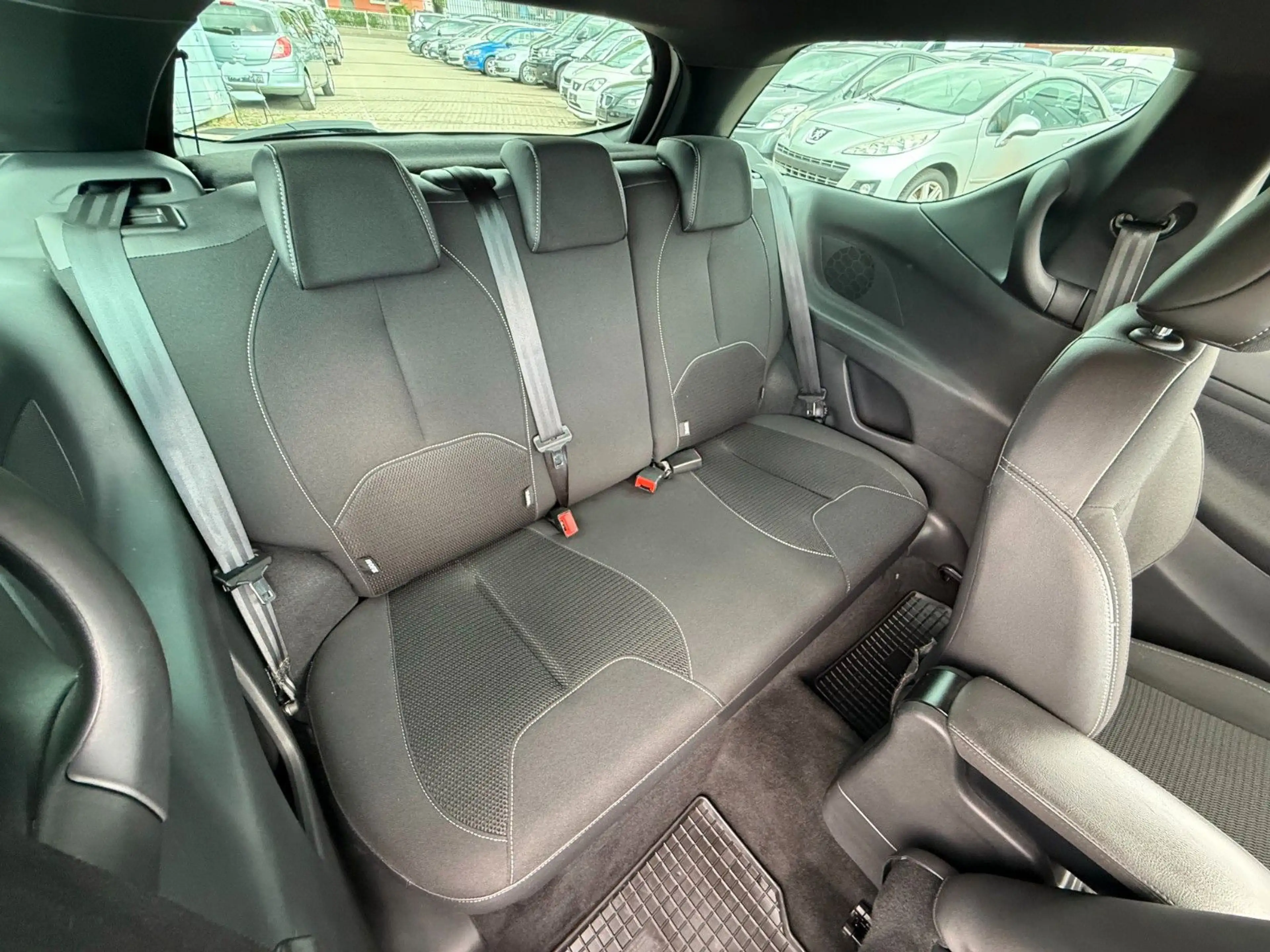 DS Automobiles DS 3 SportChic / AUTOMATIK / KAMERA / UNFALLFREI — photo 14