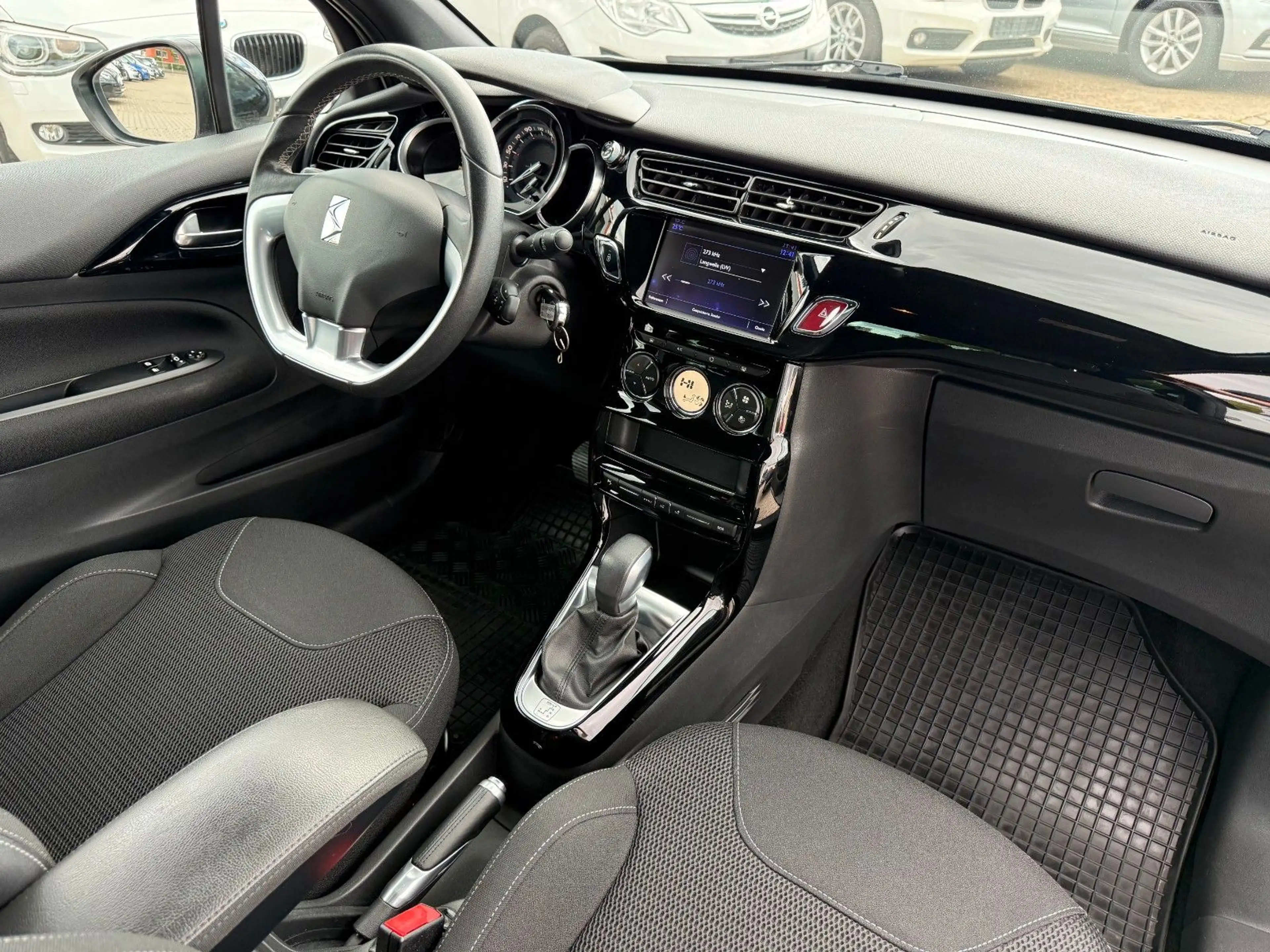 DS Automobiles DS 3 SportChic / AUTOMATIK / KAMERA / UNFALLFREI — photo 13