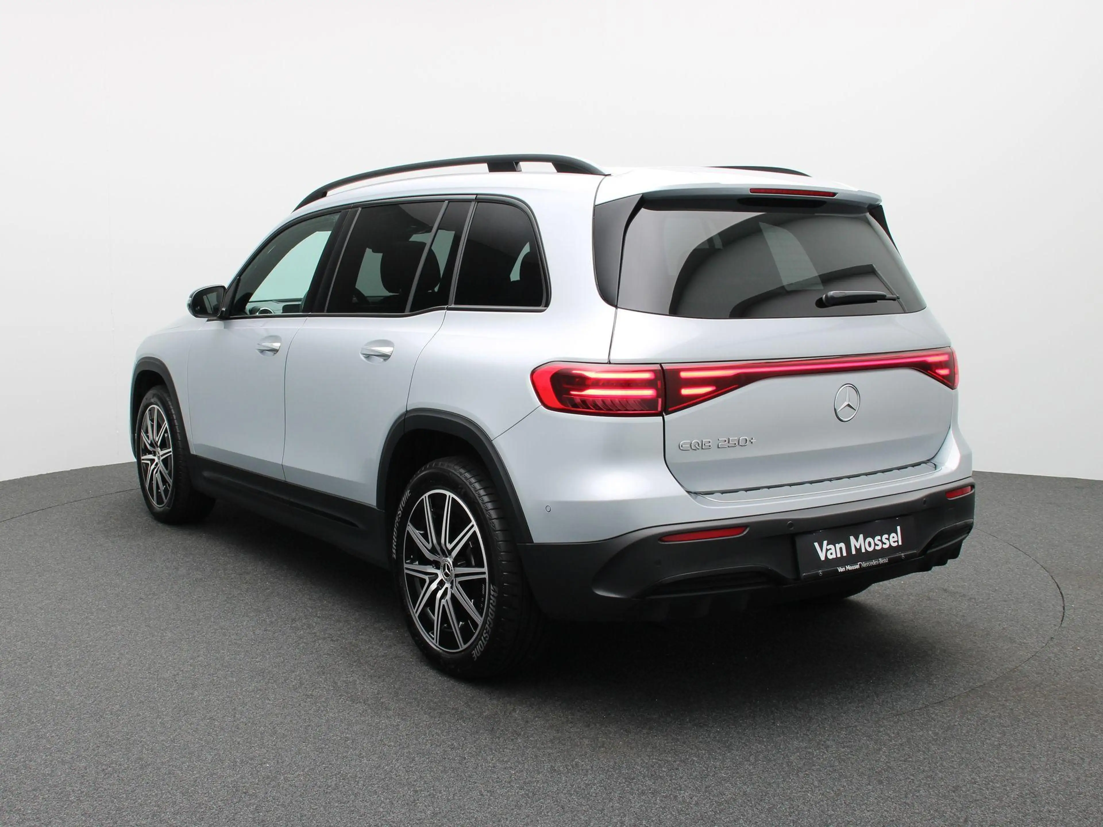 Mercedes-Benz EQB 250 250+ Star Edition + 7 ZITPLAATSEN + PANO DAK + BUR — photo 2