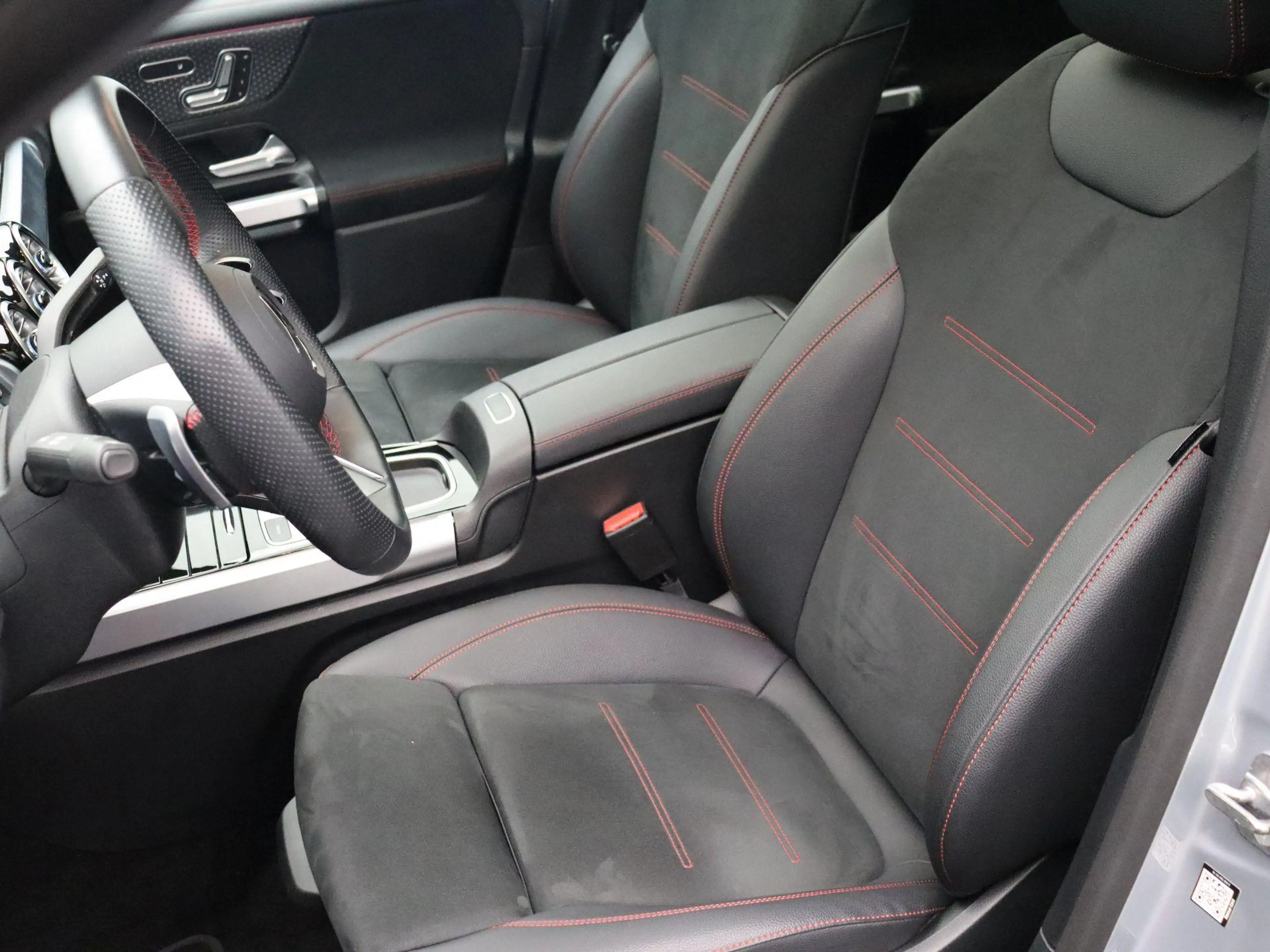 Mercedes-Benz EQB 250 250+ Star Edition + 7 ZITPLAATSEN + PANO DAK + BUR — photo 15