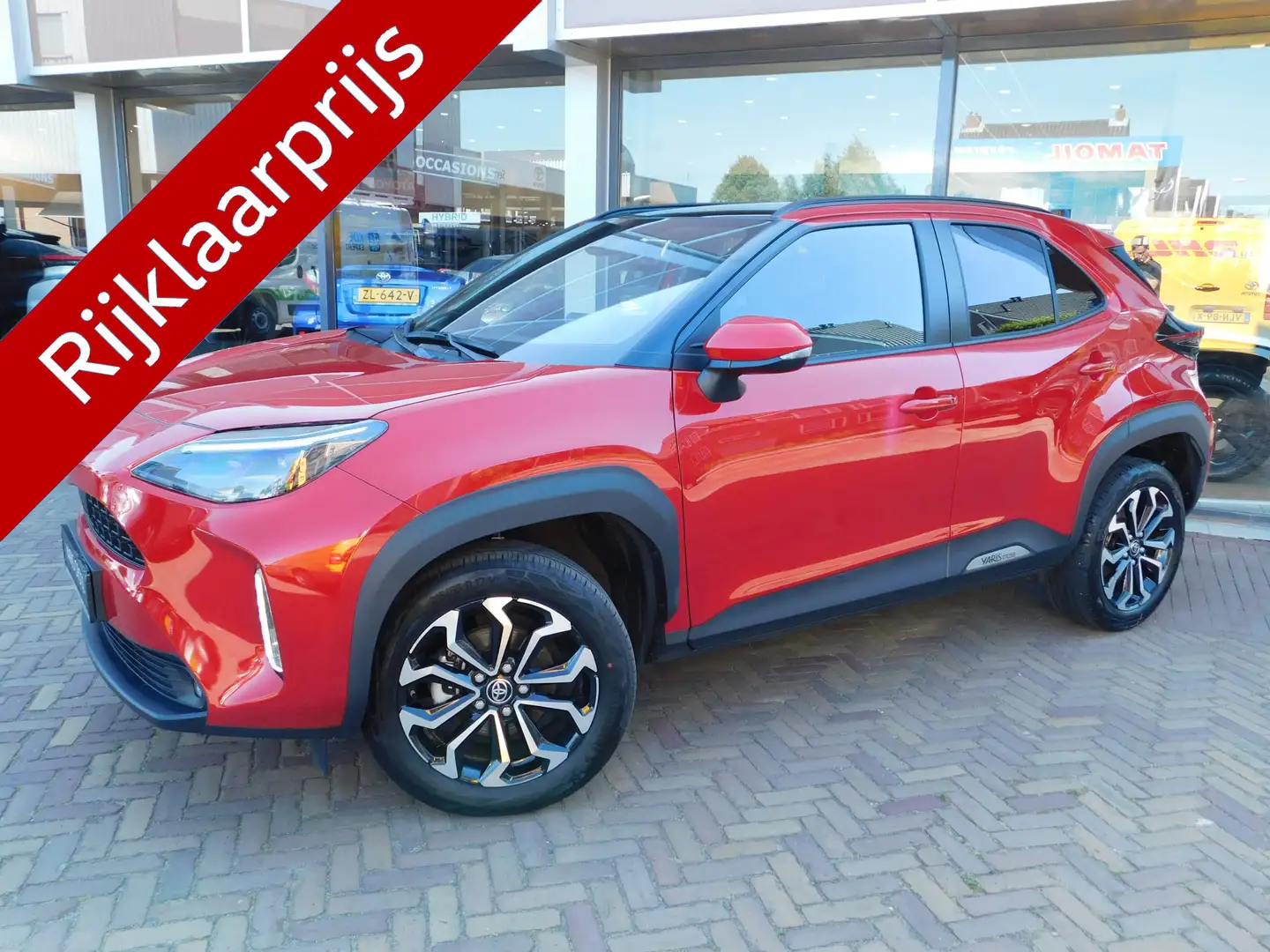 Toyota Yaris Cross 1.5 Hybrid Dynamic | Stoel en Stuurverwarming | PA Rood - 1