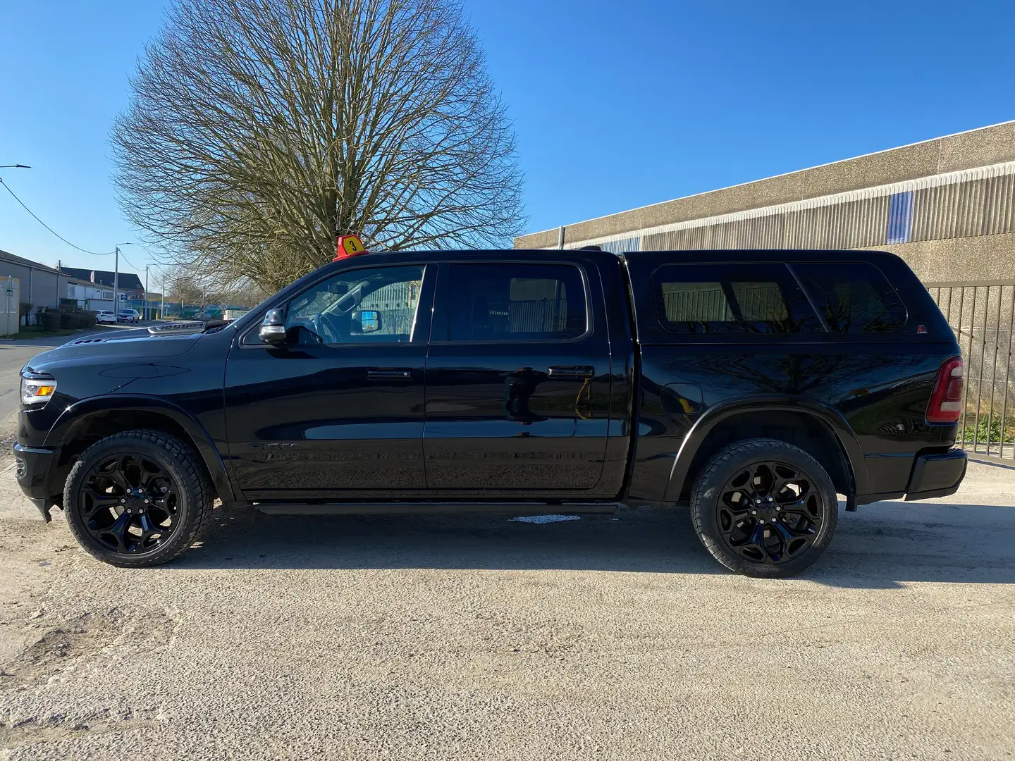 Dodge RAM 1500CrewCab Limited 4x4 NightEdition 51.198eurhtva Noir - 2