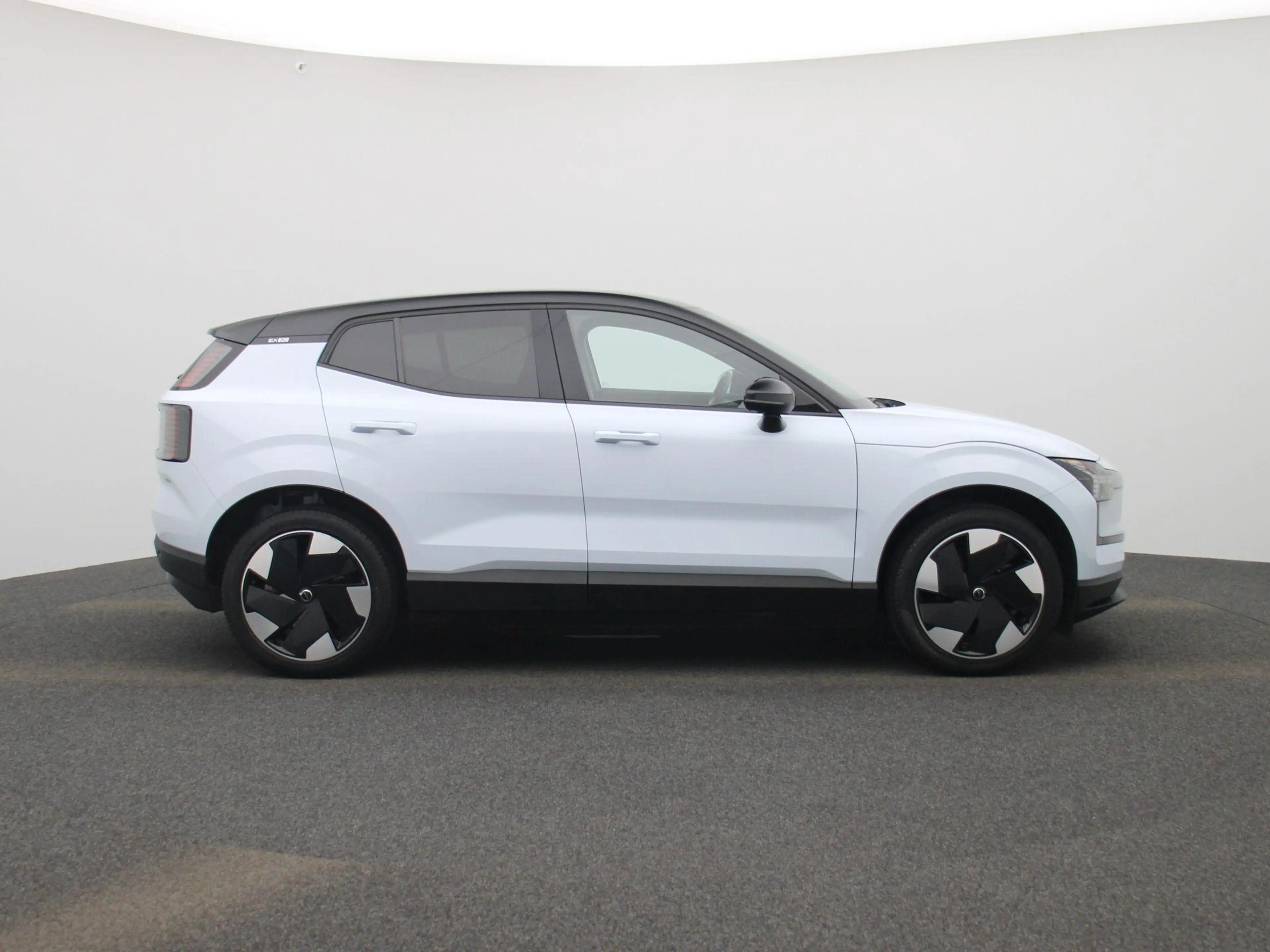 Volvo EX30 Single Motor Extended Range Plus | Harman & Kardon — photo 6