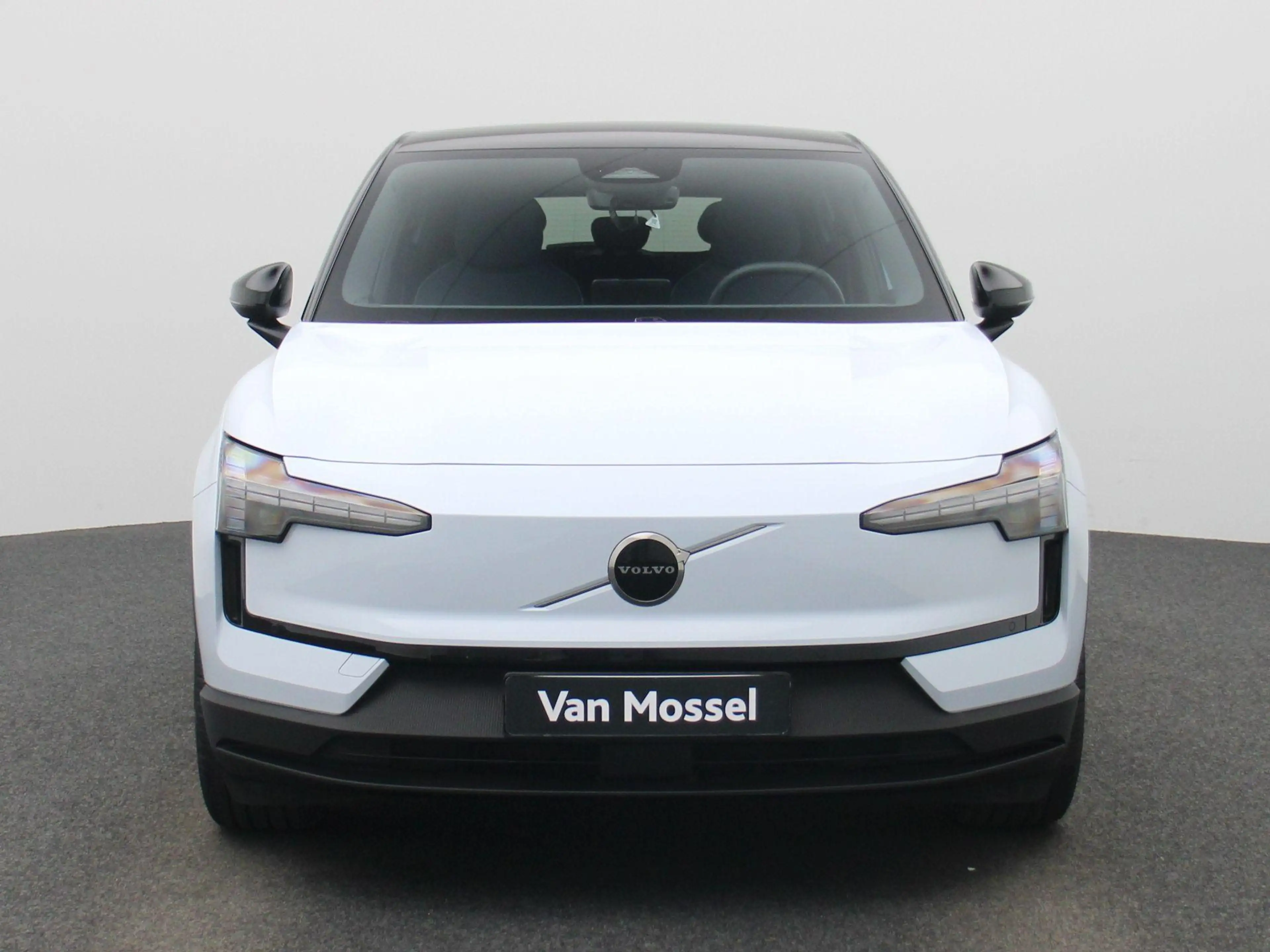 Volvo EX30 Single Motor Extended Range Plus | Harman & Kardon — photo 3
