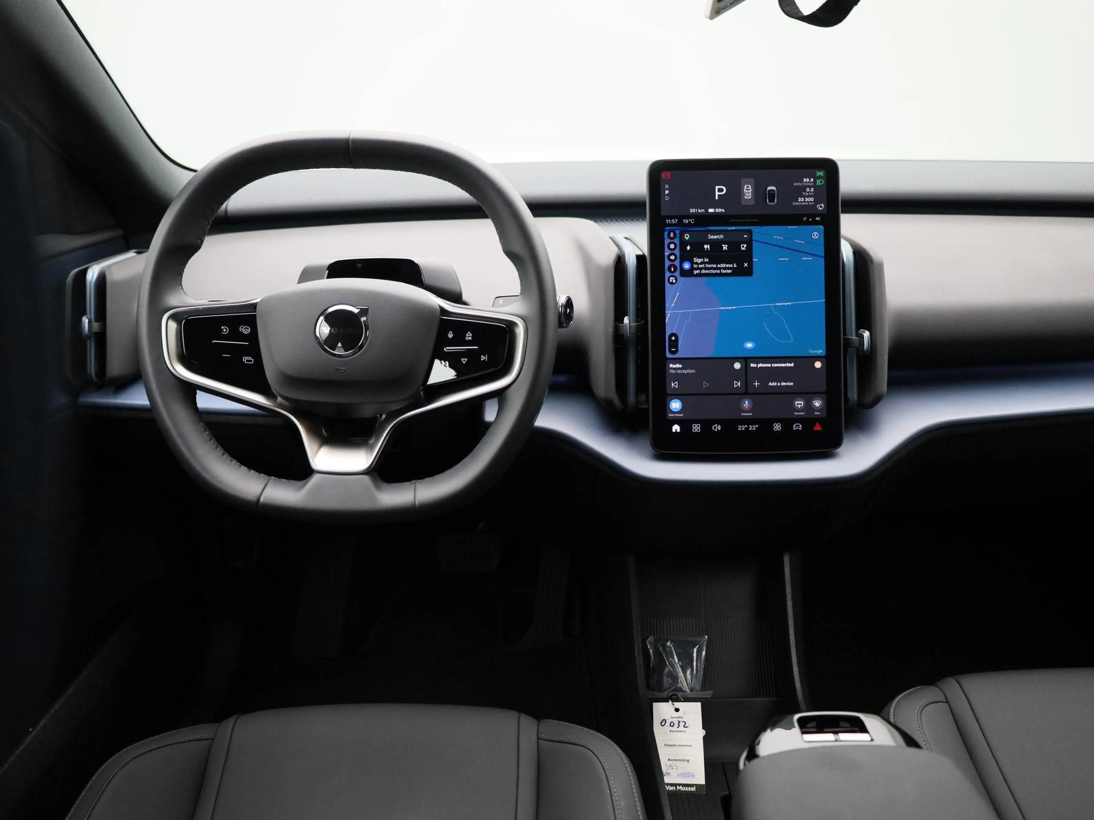 Volvo EX30 Single Motor Extended Range Plus | Harman & Kardon — photo 7