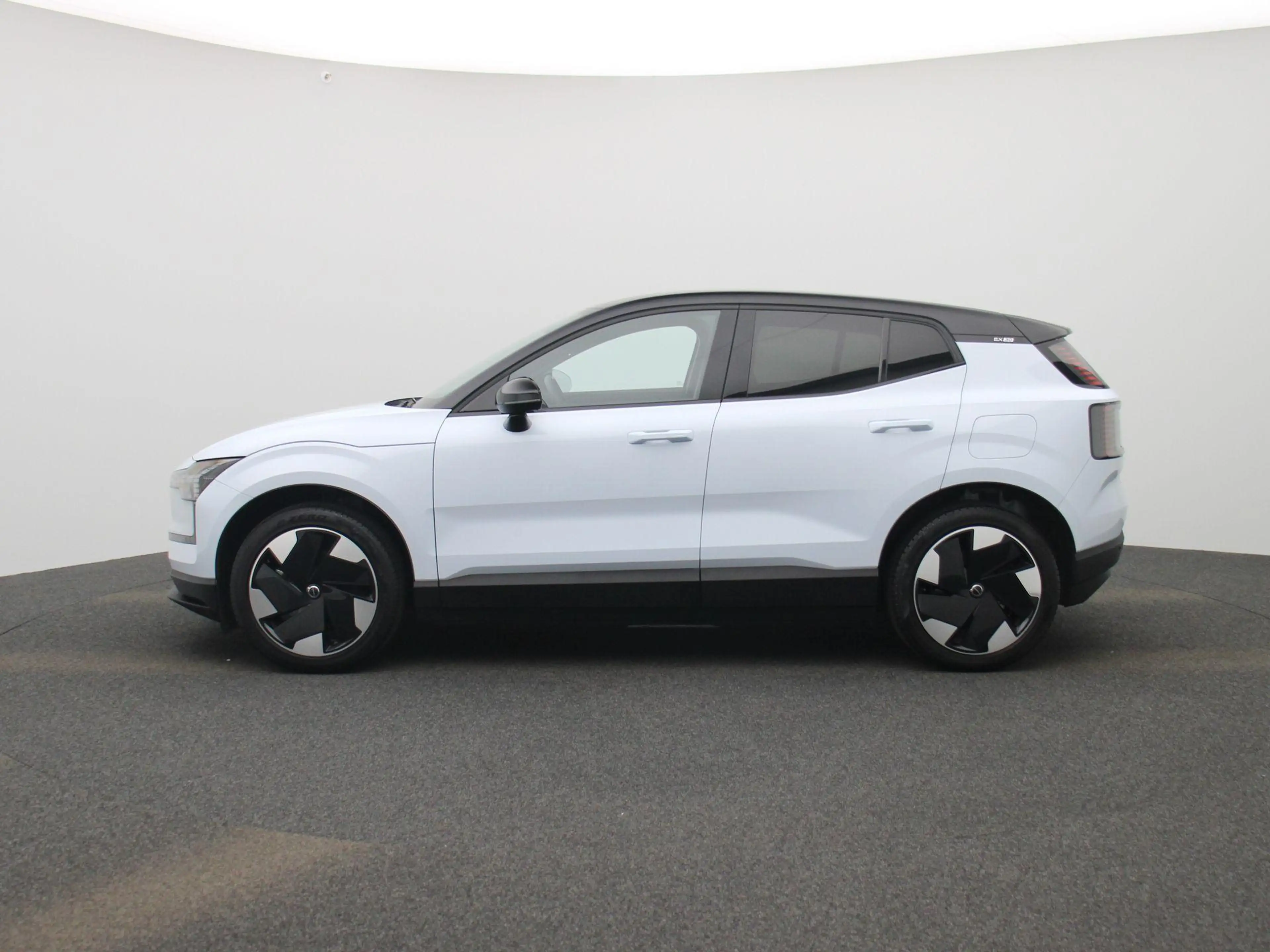 Volvo EX30 Single Motor Extended Range Plus | Harman & Kardon — photo 4