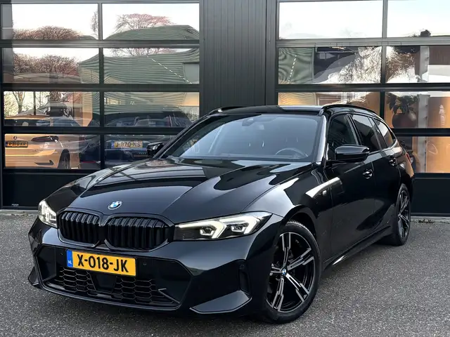 BMW 320 3-Serie Touring 320D M-Sport Shadowline Headup LCI