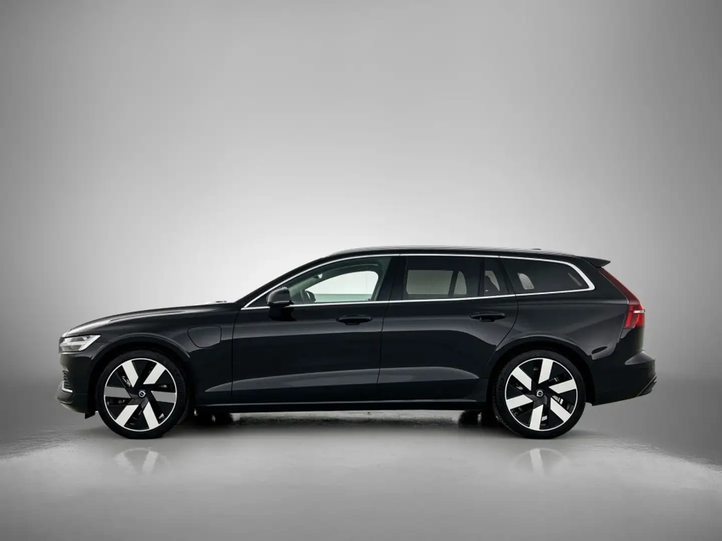 Volvo V60 2.0 T6 Essential Edition | Driver Assist | Leder | Zwart - 2
