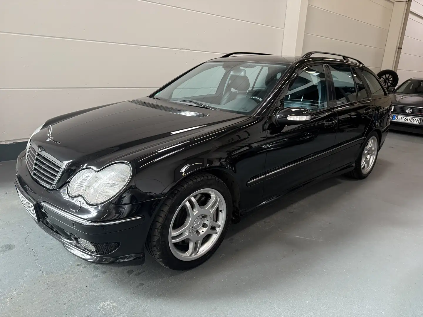 Mercedes-Benz C 32 AMG T Modell *sehr selten* TÜV Neu*Leder*Aut.*PDC Schwarz - 1