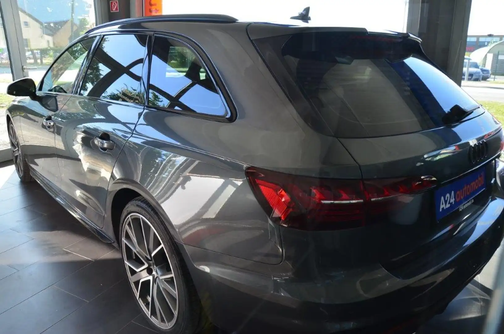 Audi A4 45 quattro 3.0 TDI Avant edition one S line Matrix Gris - 2