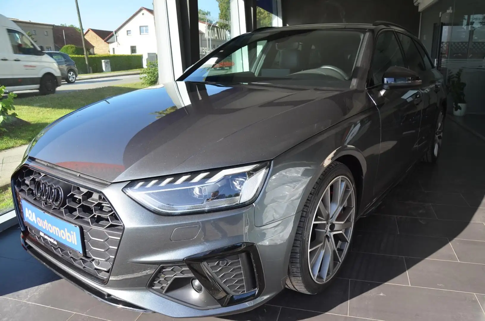Audi A4 45 quattro 3.0 TDI Avant edition one S line Matrix Gris - 1