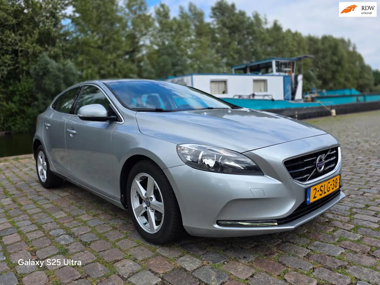 Volvo V40 1.6 T3 Momentum 3e eigenaar dealer onderhouden air Grijs - 1