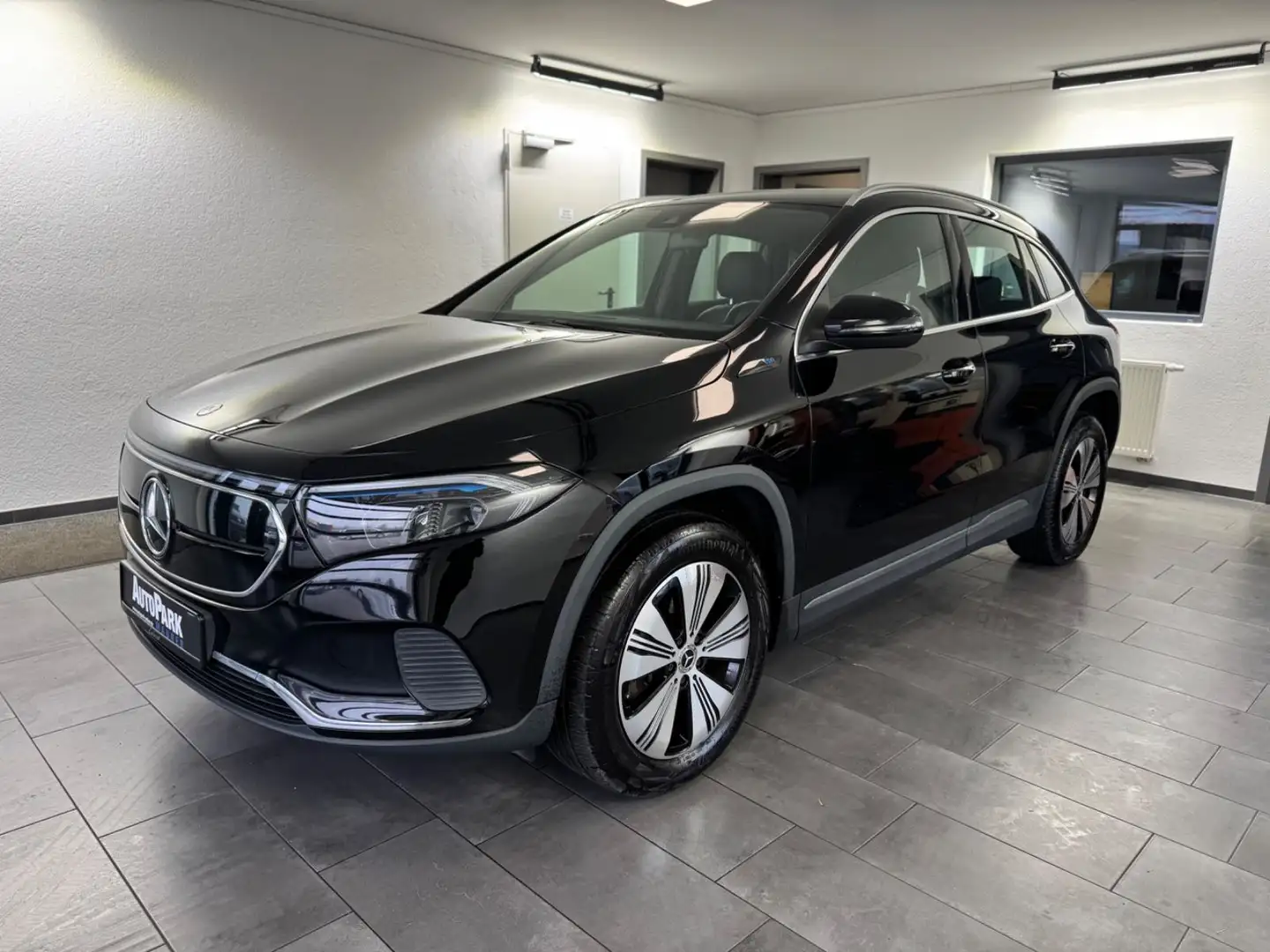 Mercedes-Benz EQA 250 *Progressive*Spur*Ambiente*DAB* Zwart - 2