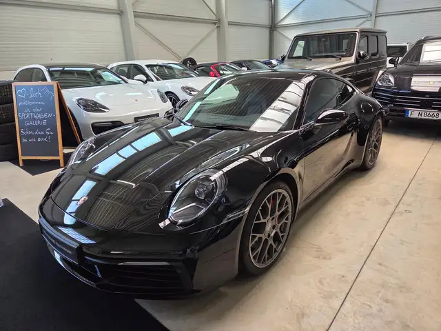 Porsche 992 view 6