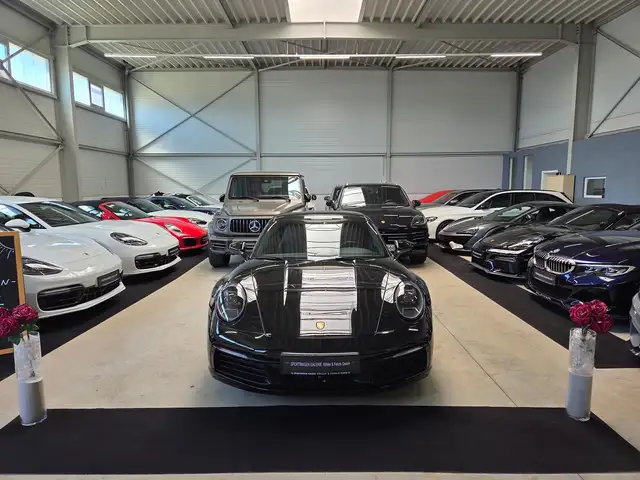 Porsche 992 main image
