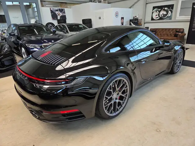 Porsche 992 view 10