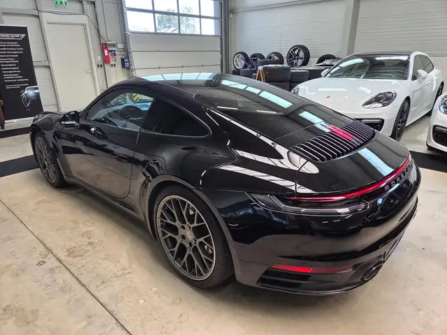 Porsche 992 view 14