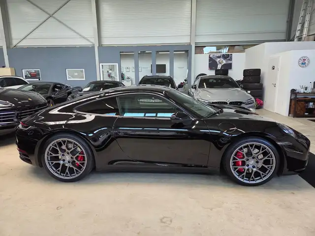 Porsche 992 view 9