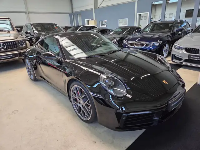 Porsche 992 view 8