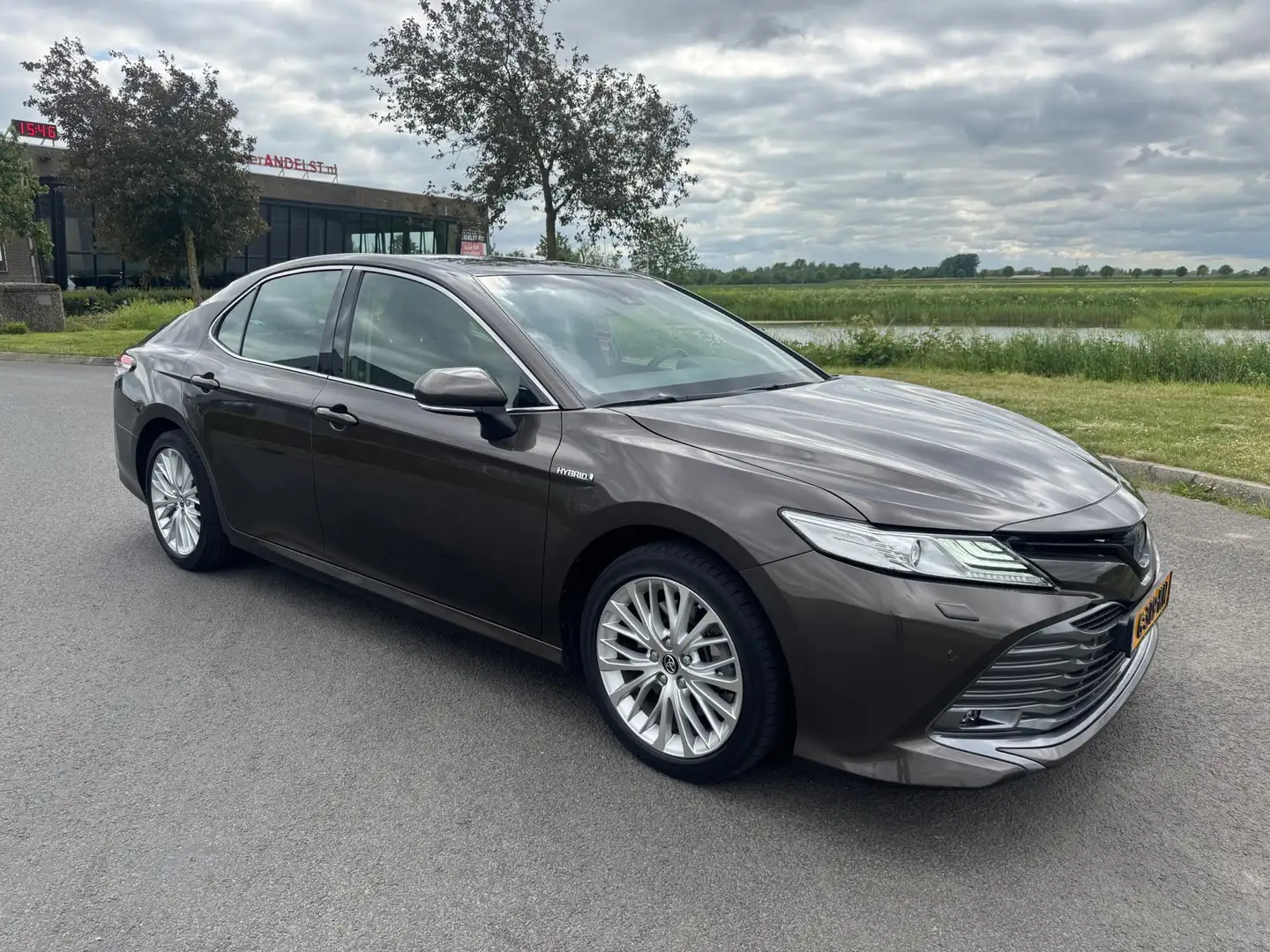 Toyota Camry 2.5 Hybrid Business Intro, Aut, 1e eig, Geen impor Hnědá - 2