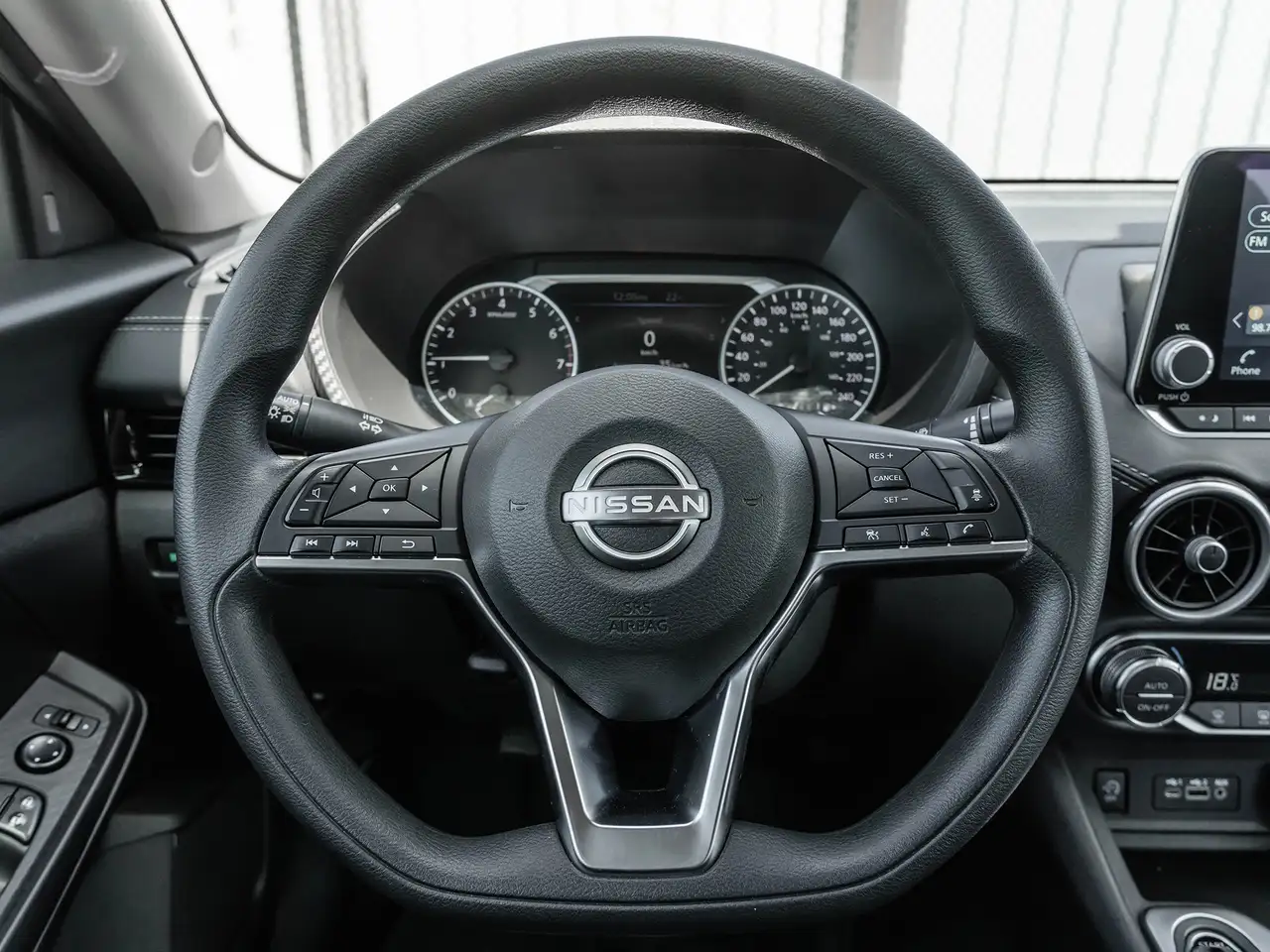 Nissan Sentra снимка Nissan Sentra