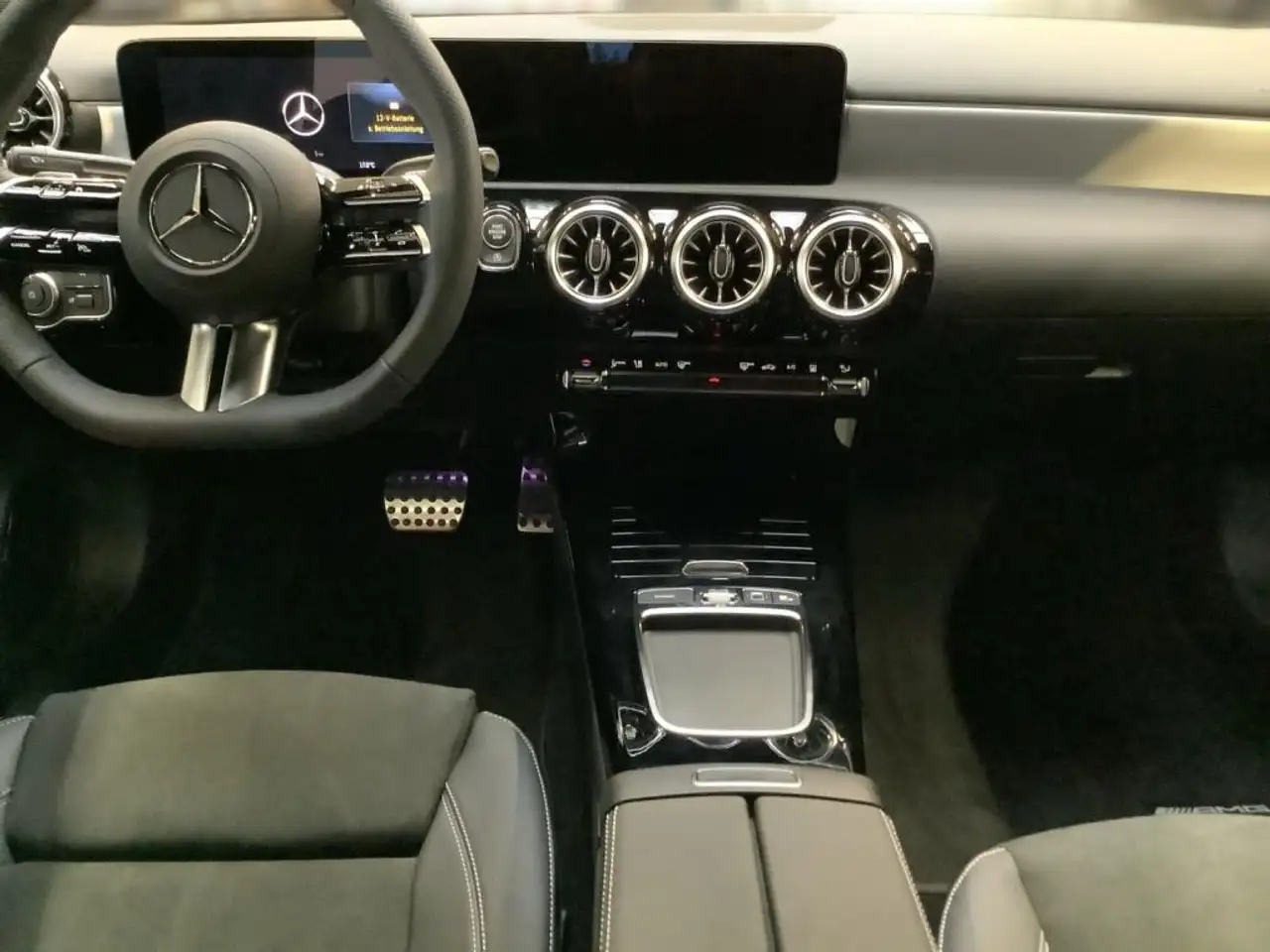 Mercedes-Benz A 200 Limousine +AMG+NIGHT+MBUX+18"+7G+LED+AHK+ 12